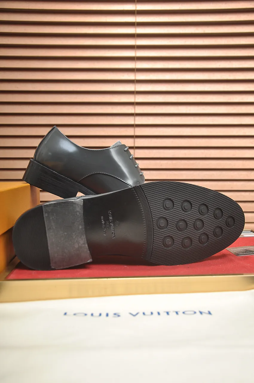 Men's men's shoes 💰500💶 [LV] (original single cowhide lining) 🍀LV's latest genuine leather business suit shoes are launched simultaneously on the official website. The first-layer cowhide imported from Italy is made of heavy gold, 💥official website 1:1 rubber outsole. Versatile to wear, high-end without losing class, and the color combination is extraordinary. This four-season style is alluring when worn on your feet, showing off your big-name flair. Standard code 38-45 (45 customized)